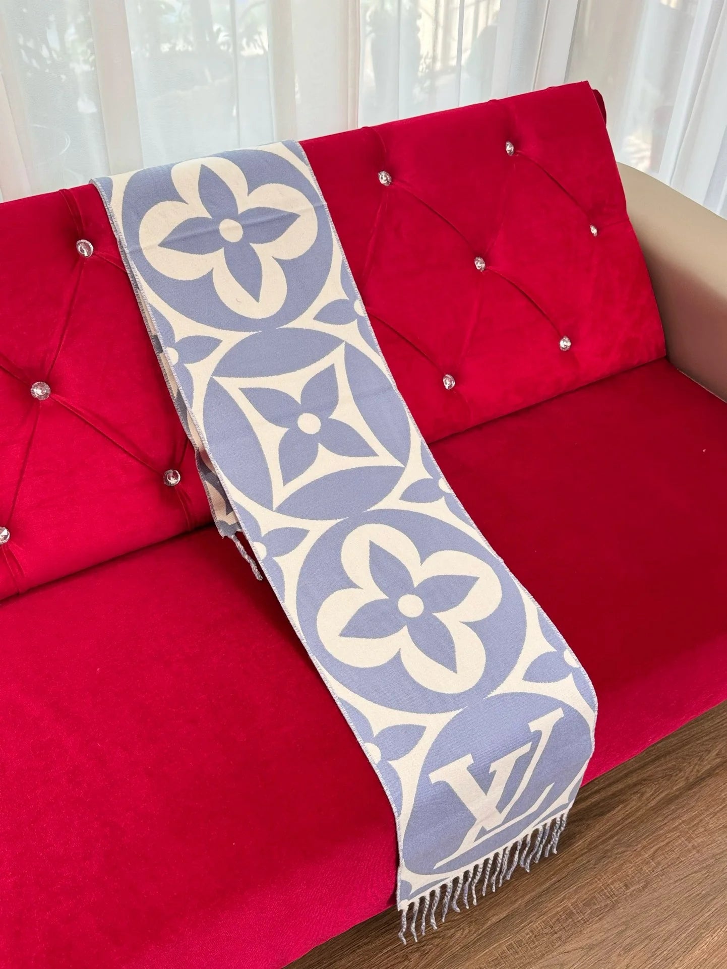 LV SCARF