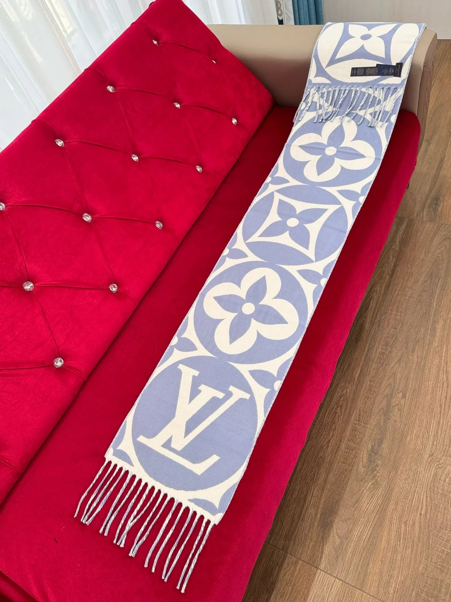 LV SCARF