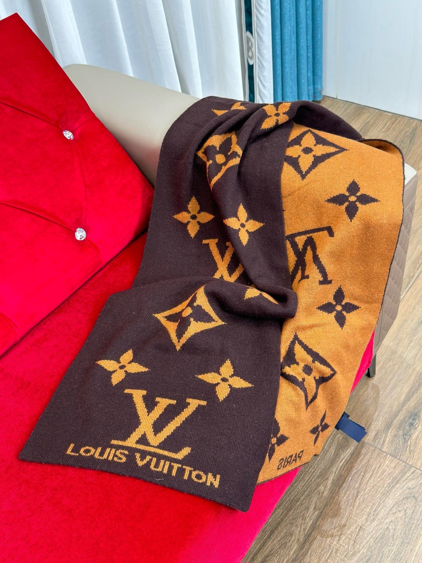 LV SCARF