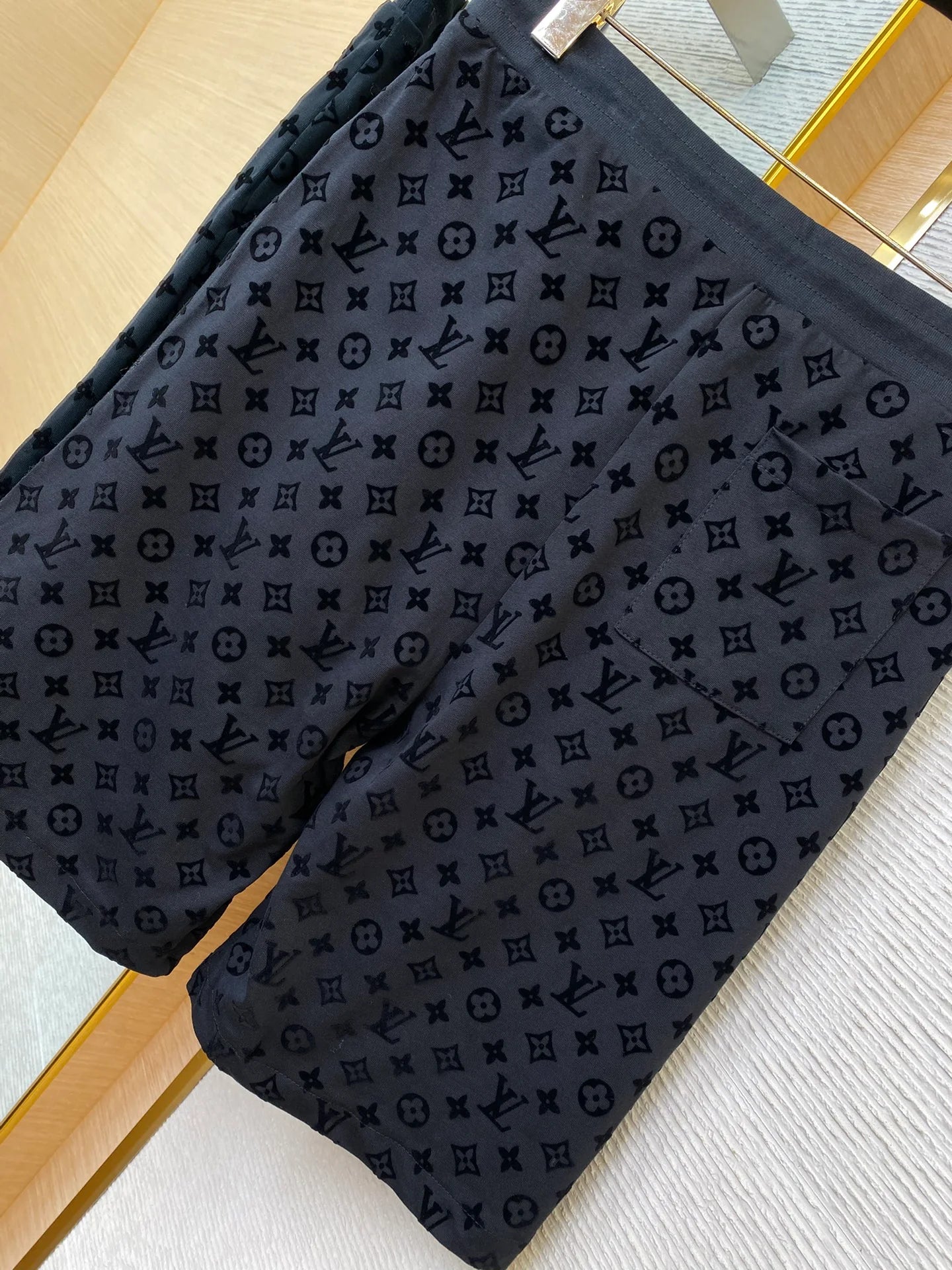 LV SHORTS