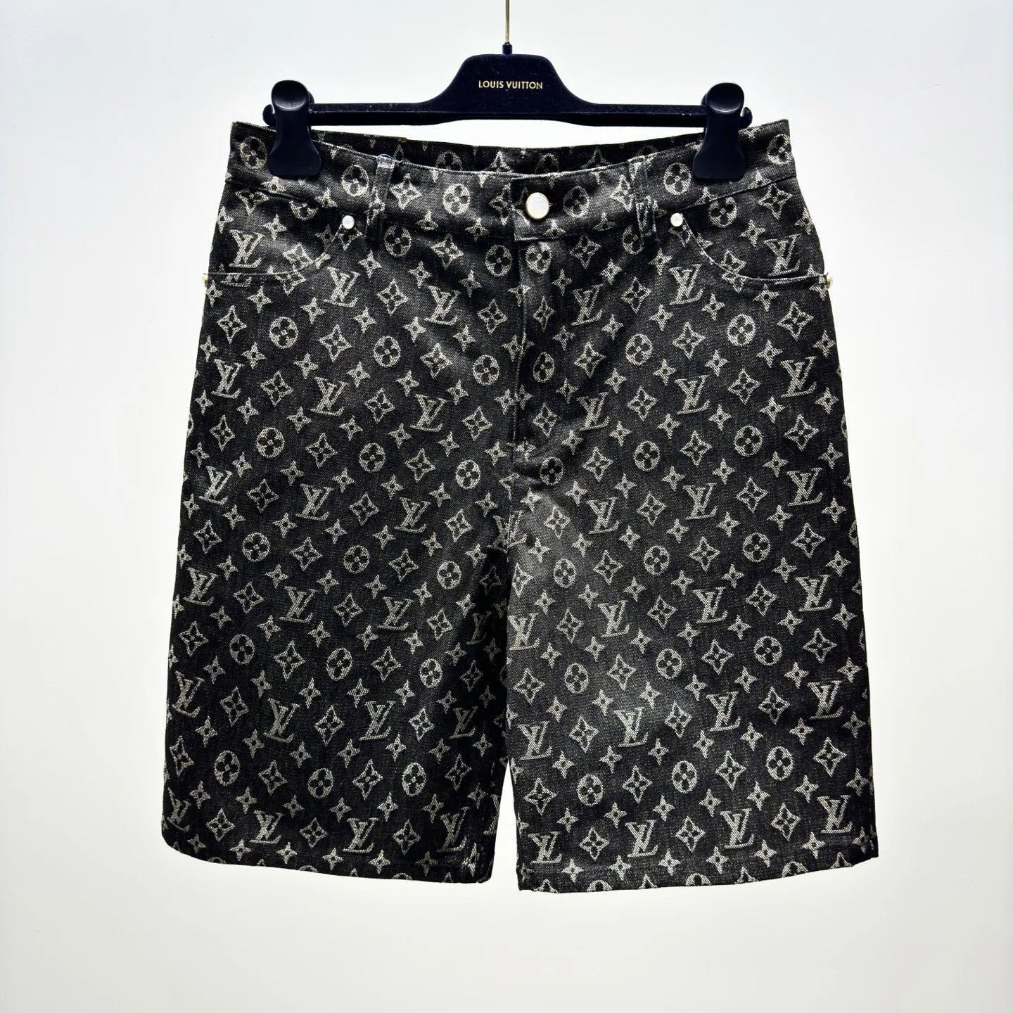 LV SHORTS