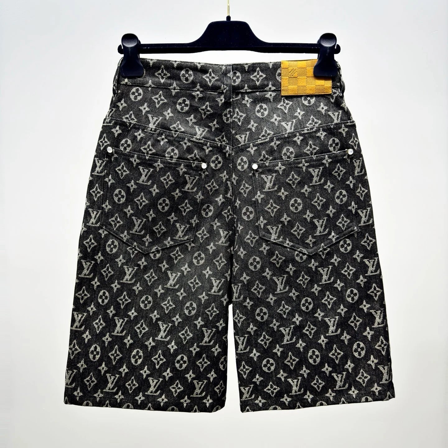 LV SHORTS