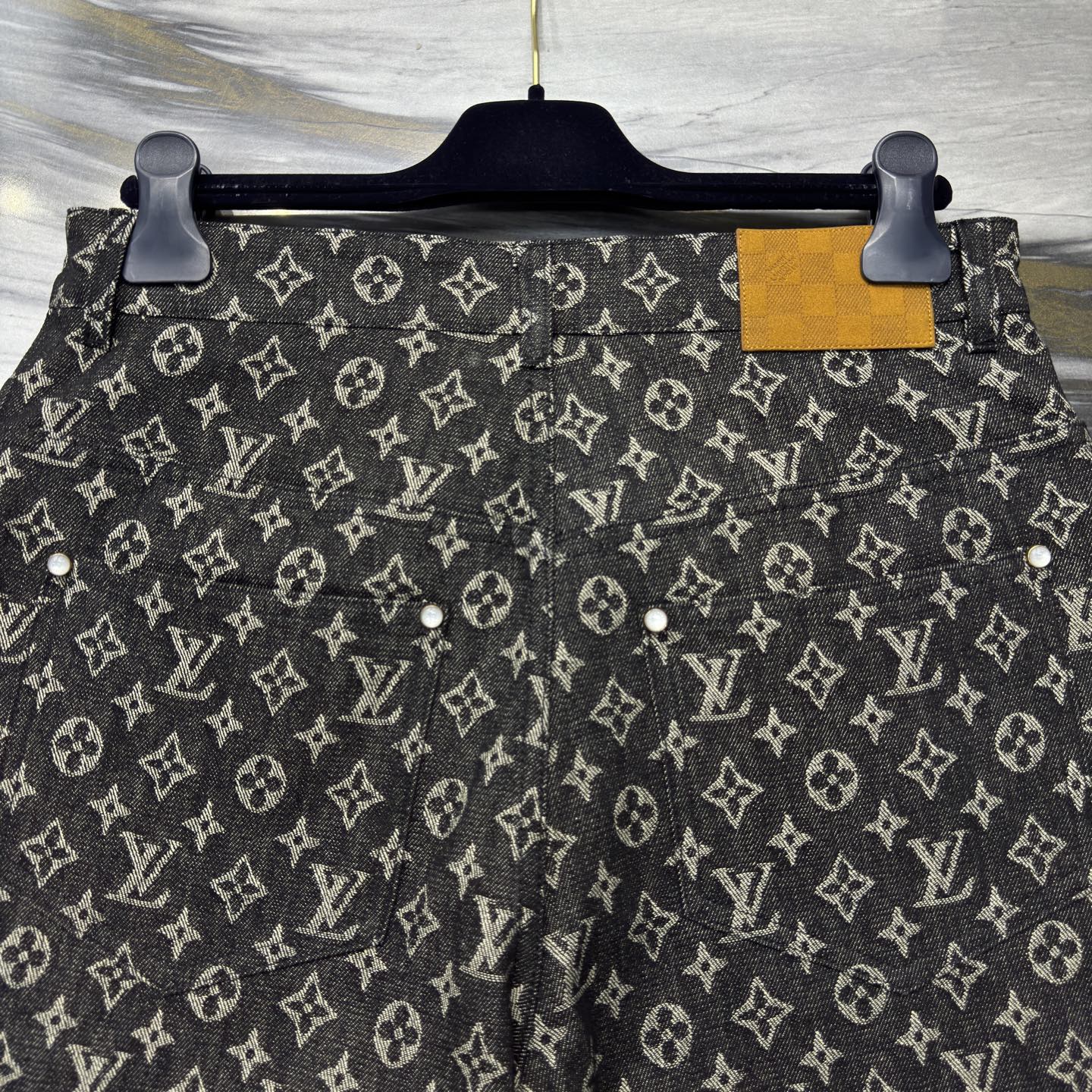 LV SHORTS