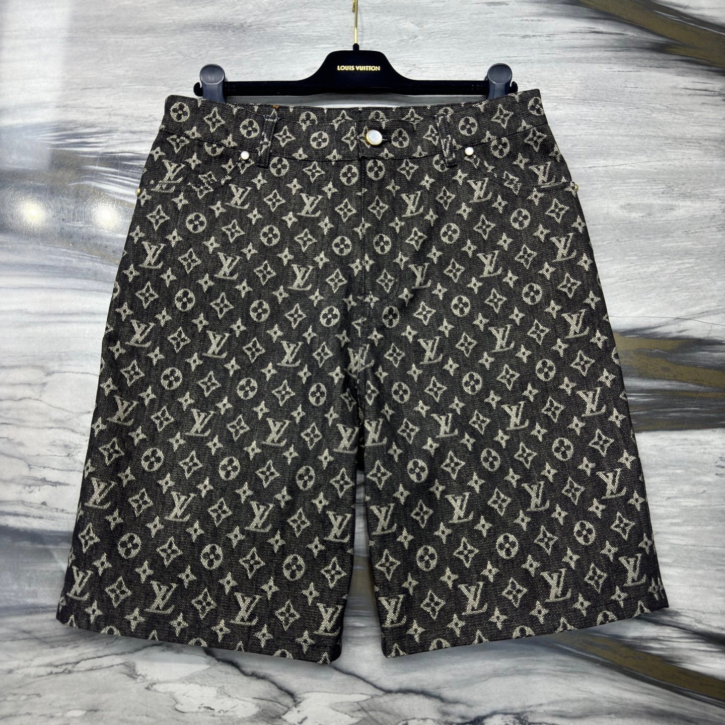 LV SHORTS