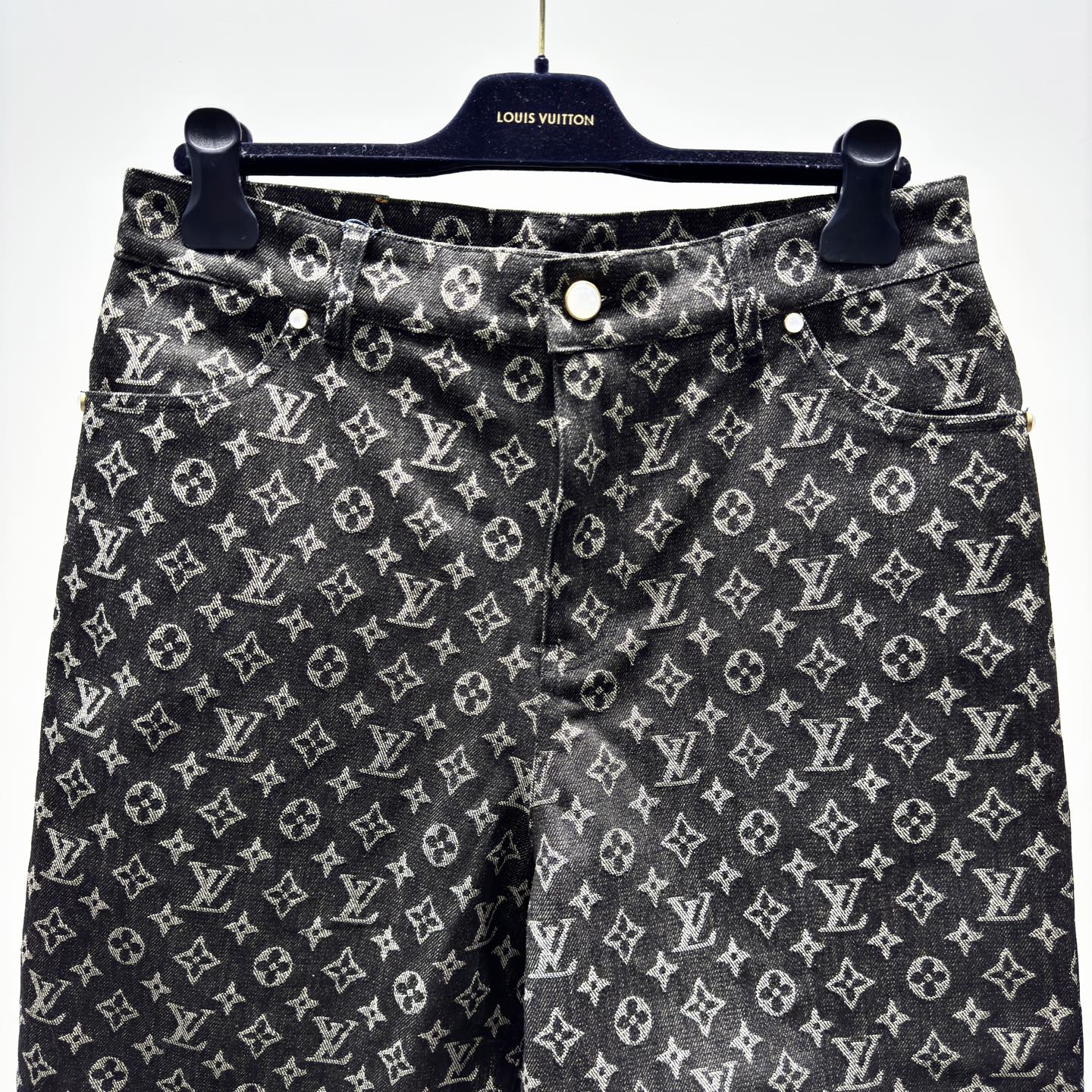 LV SHORTS