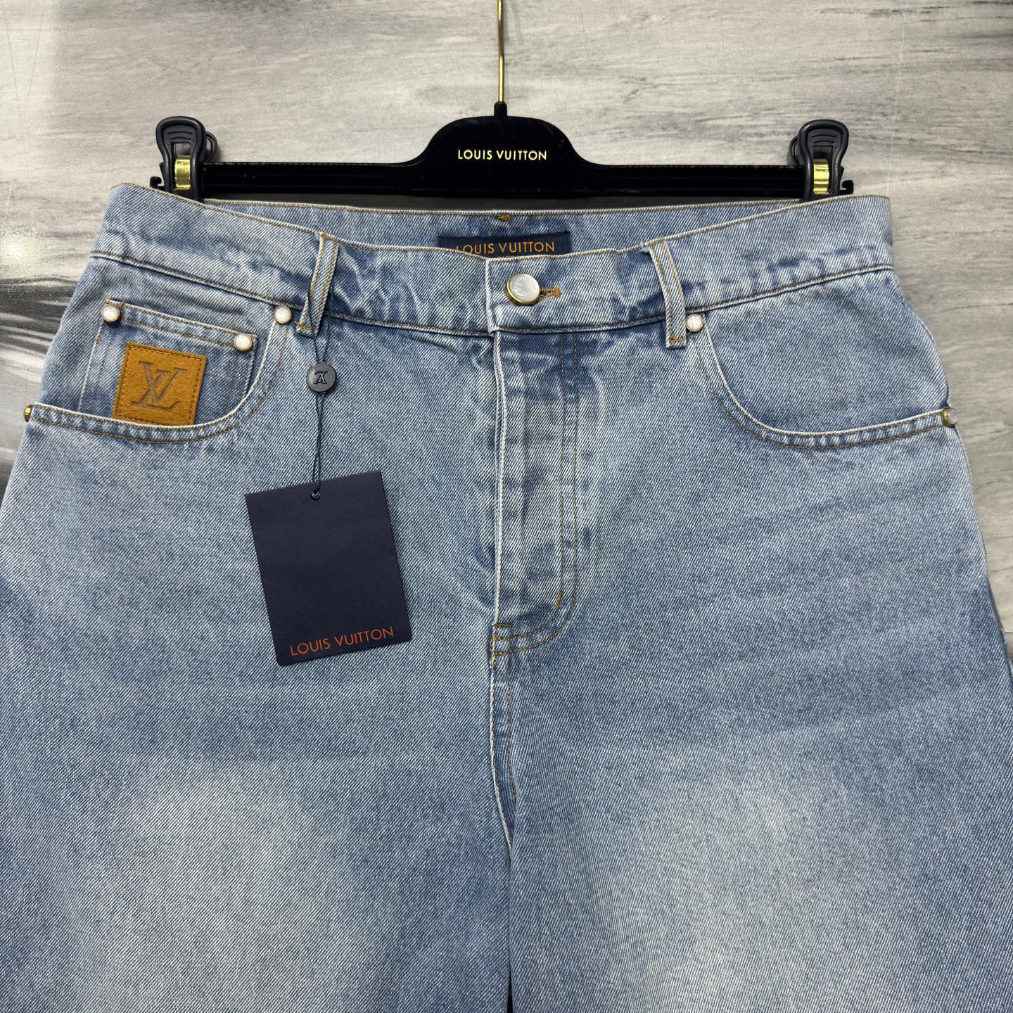 LV SHORTS