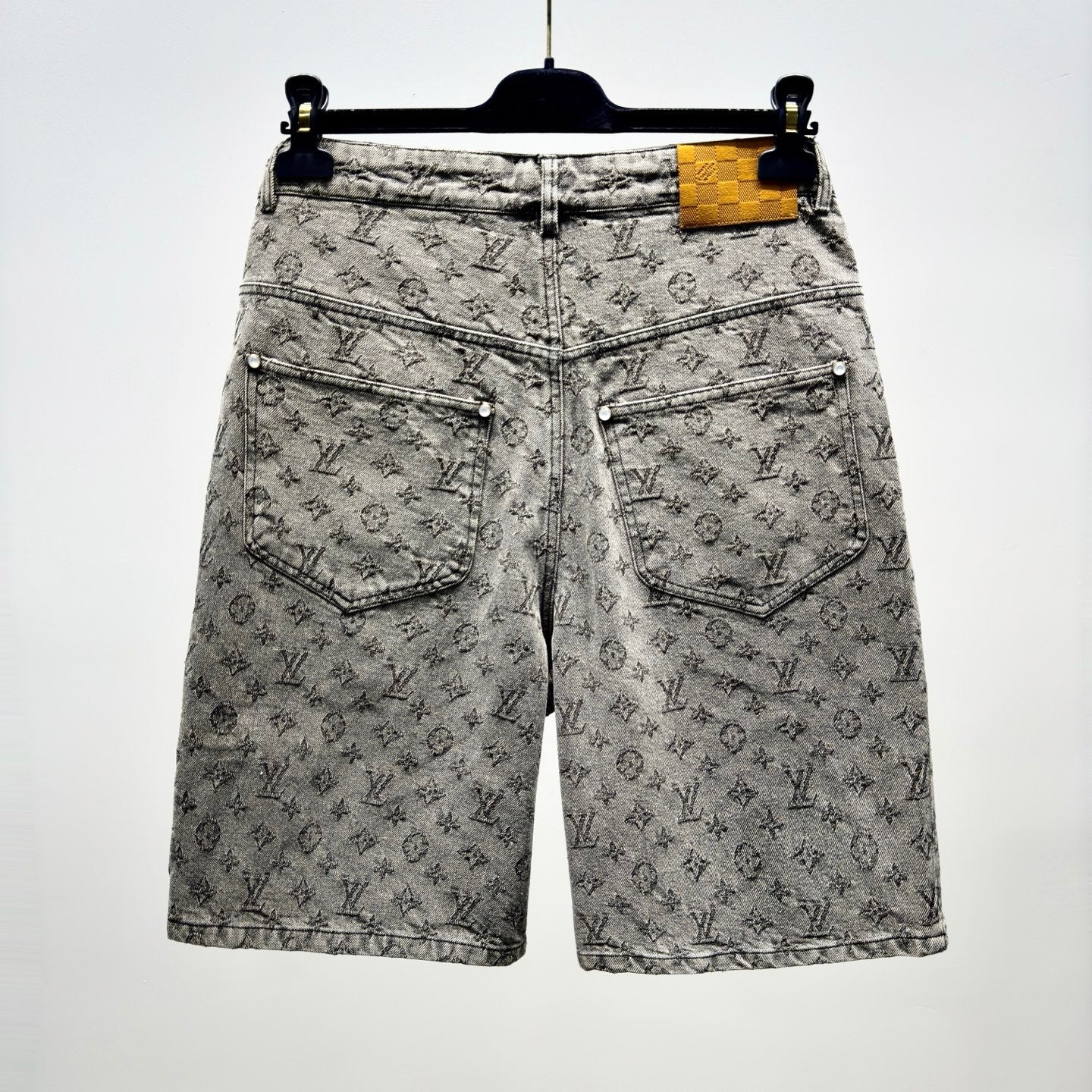 LV SHORTS
