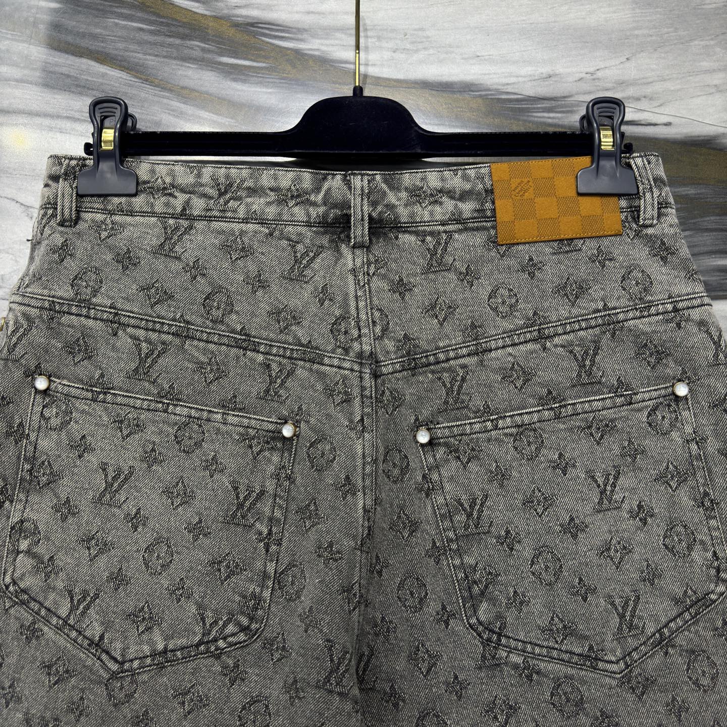 LV SHORTS