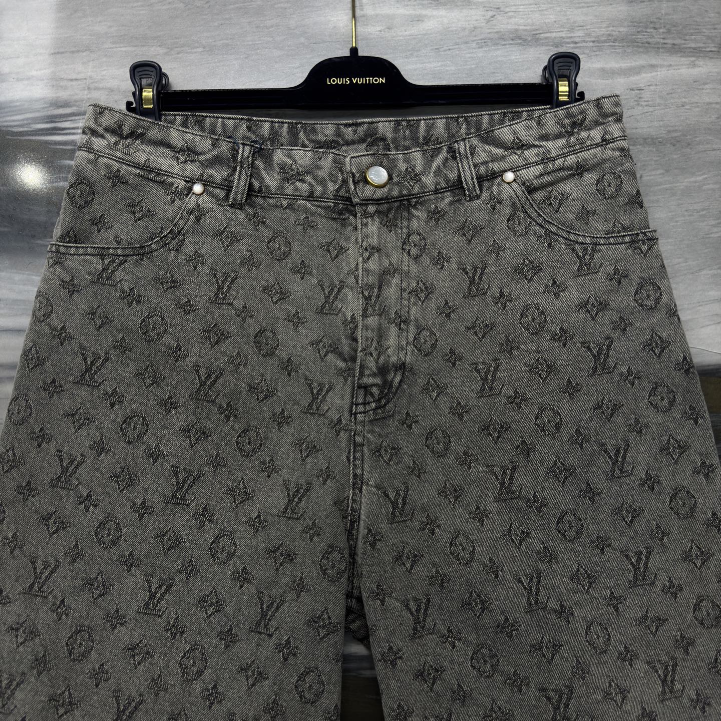 LV SHORTS