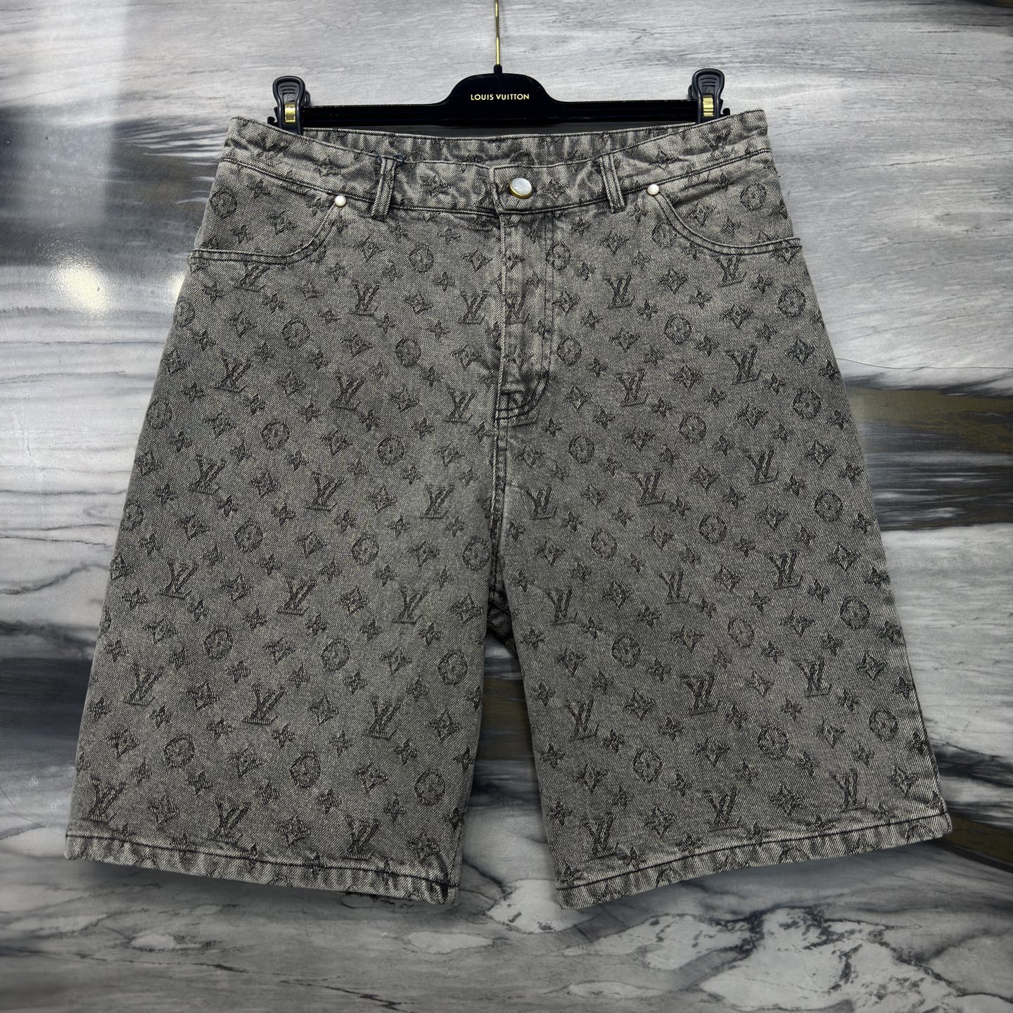 LV SHORTS