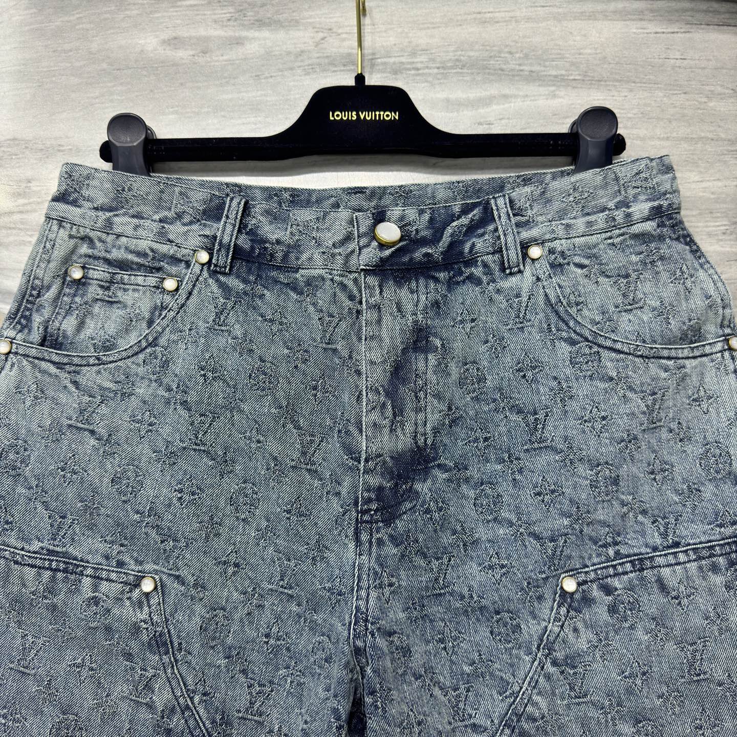LV SHORTS