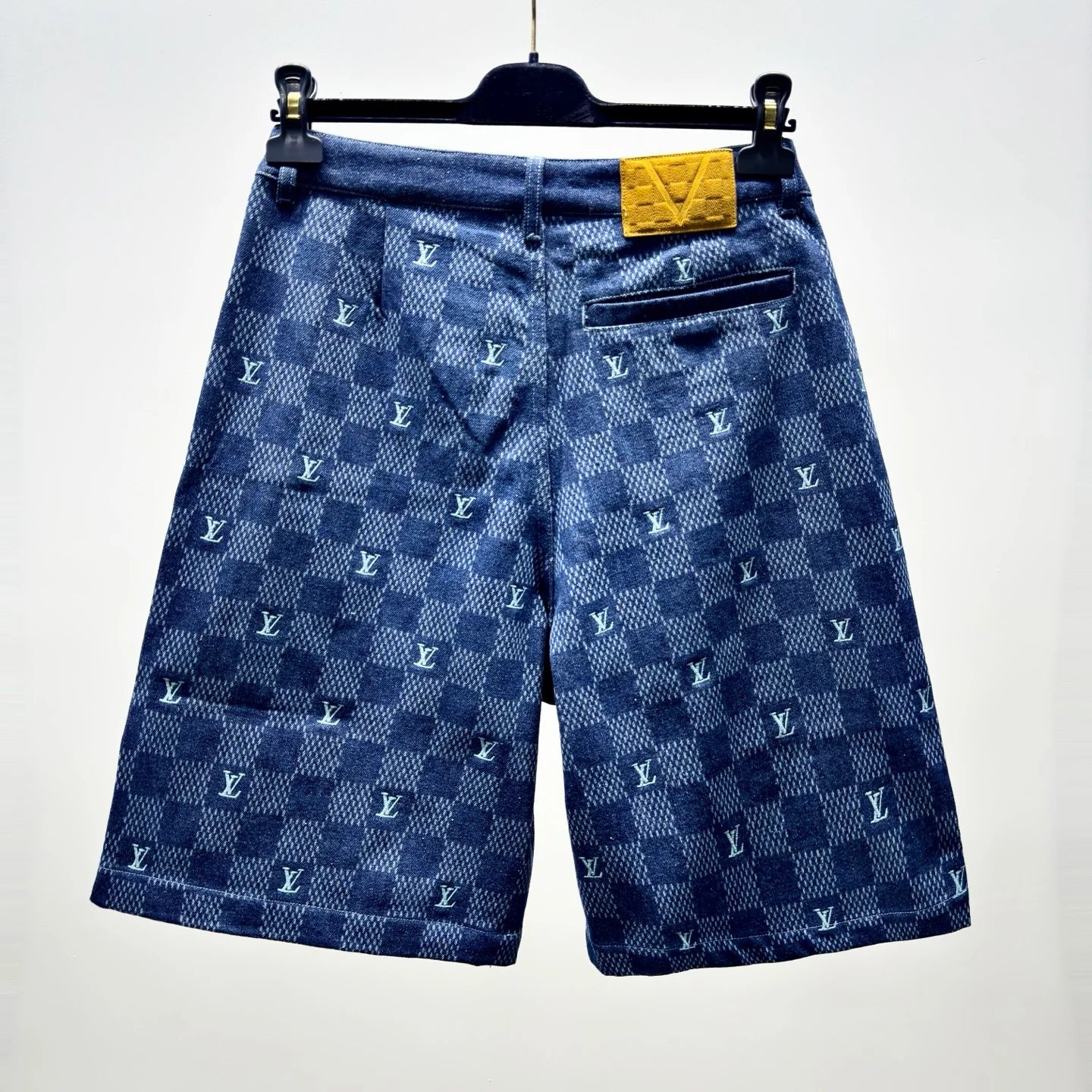 LV SHORTS