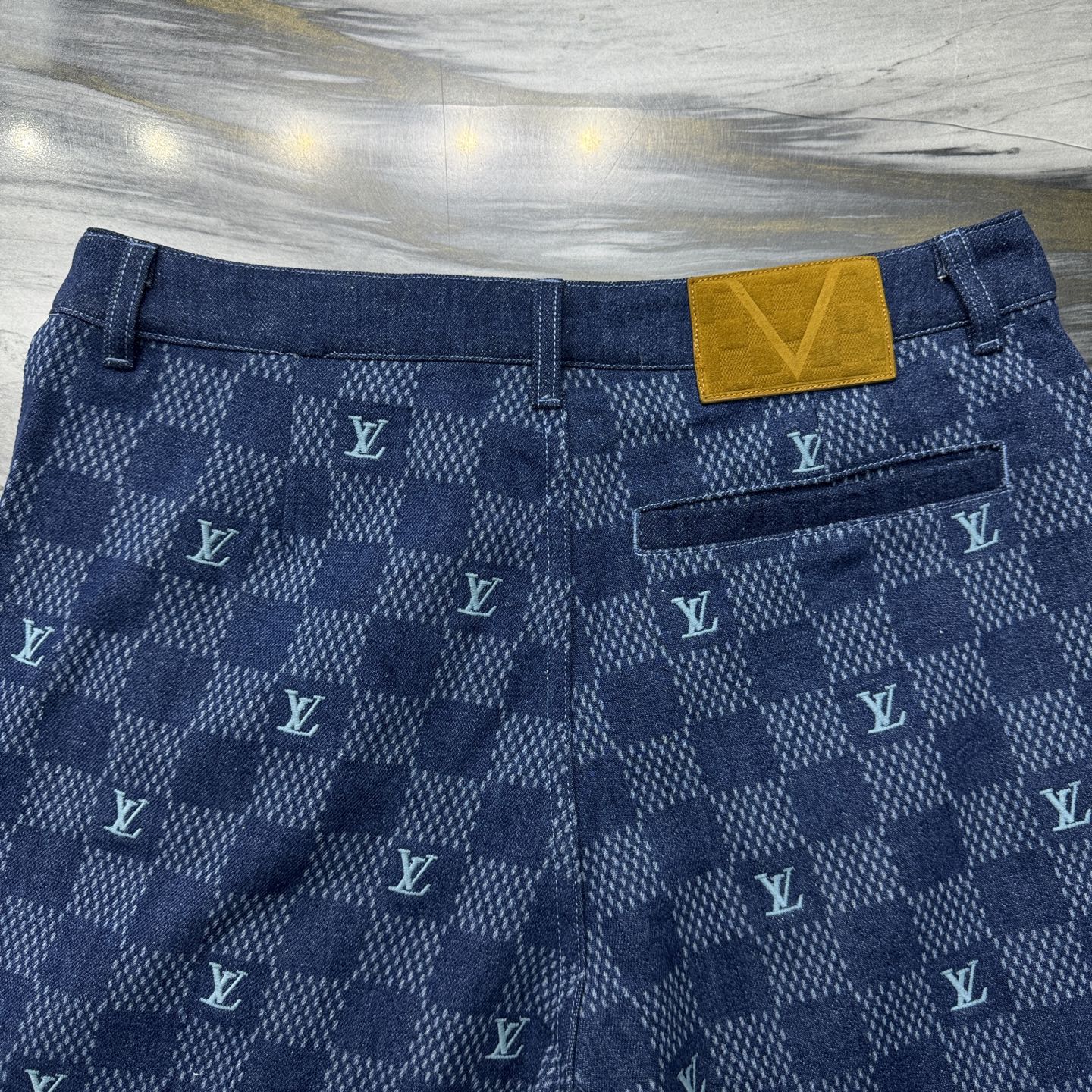LV SHORTS
