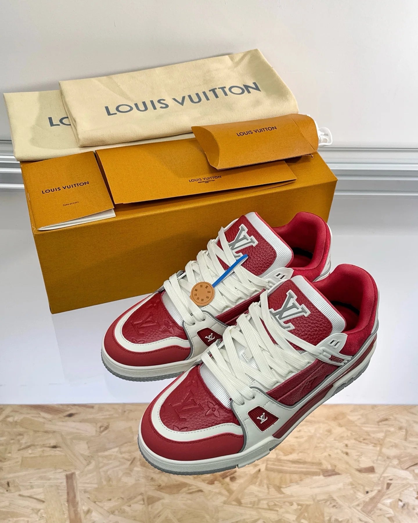 LV SNEAKER
