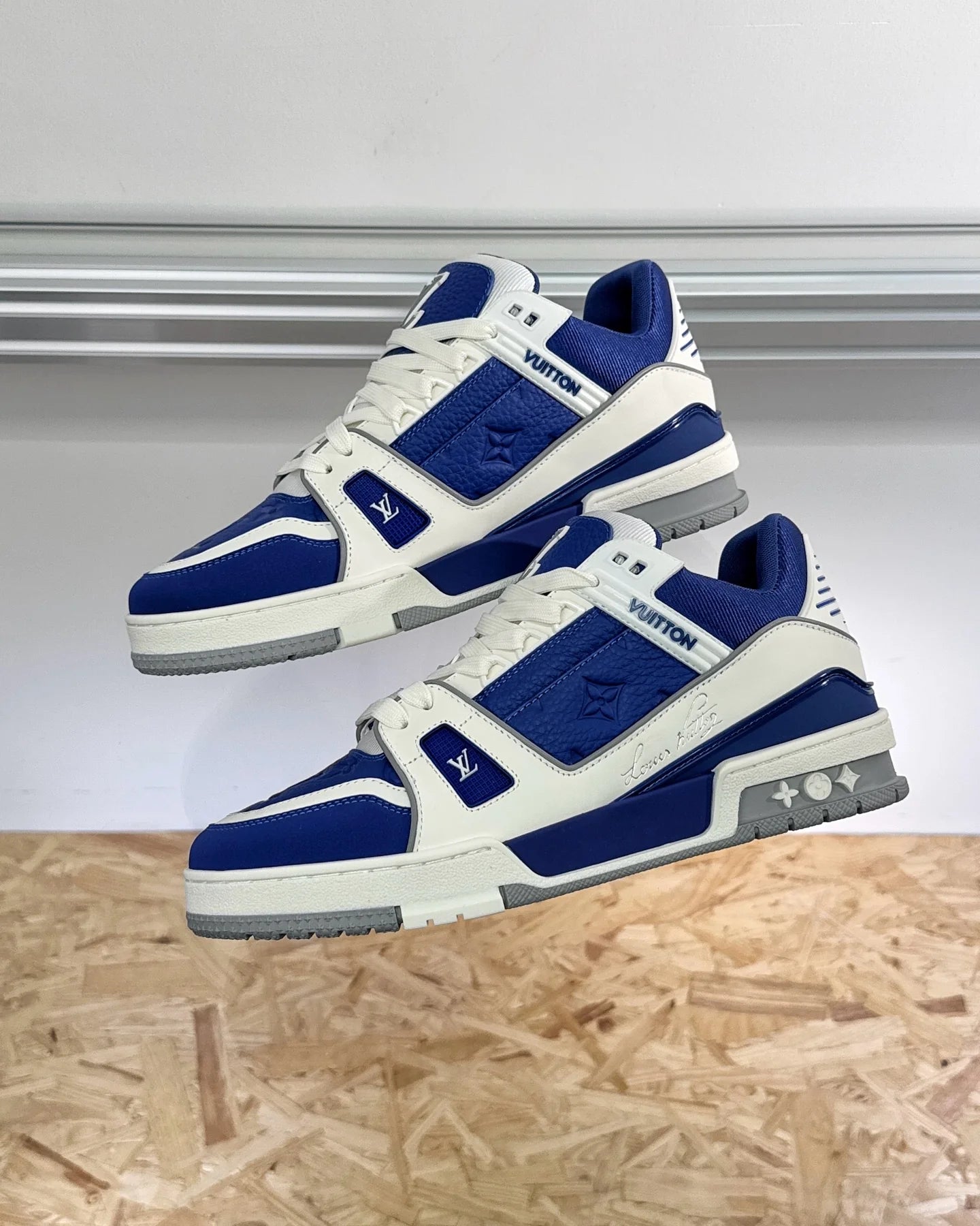 LV SNEAKER