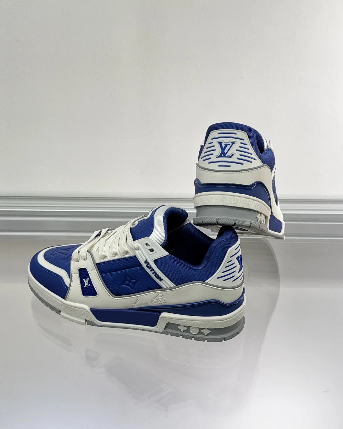 LV SNEAKER
