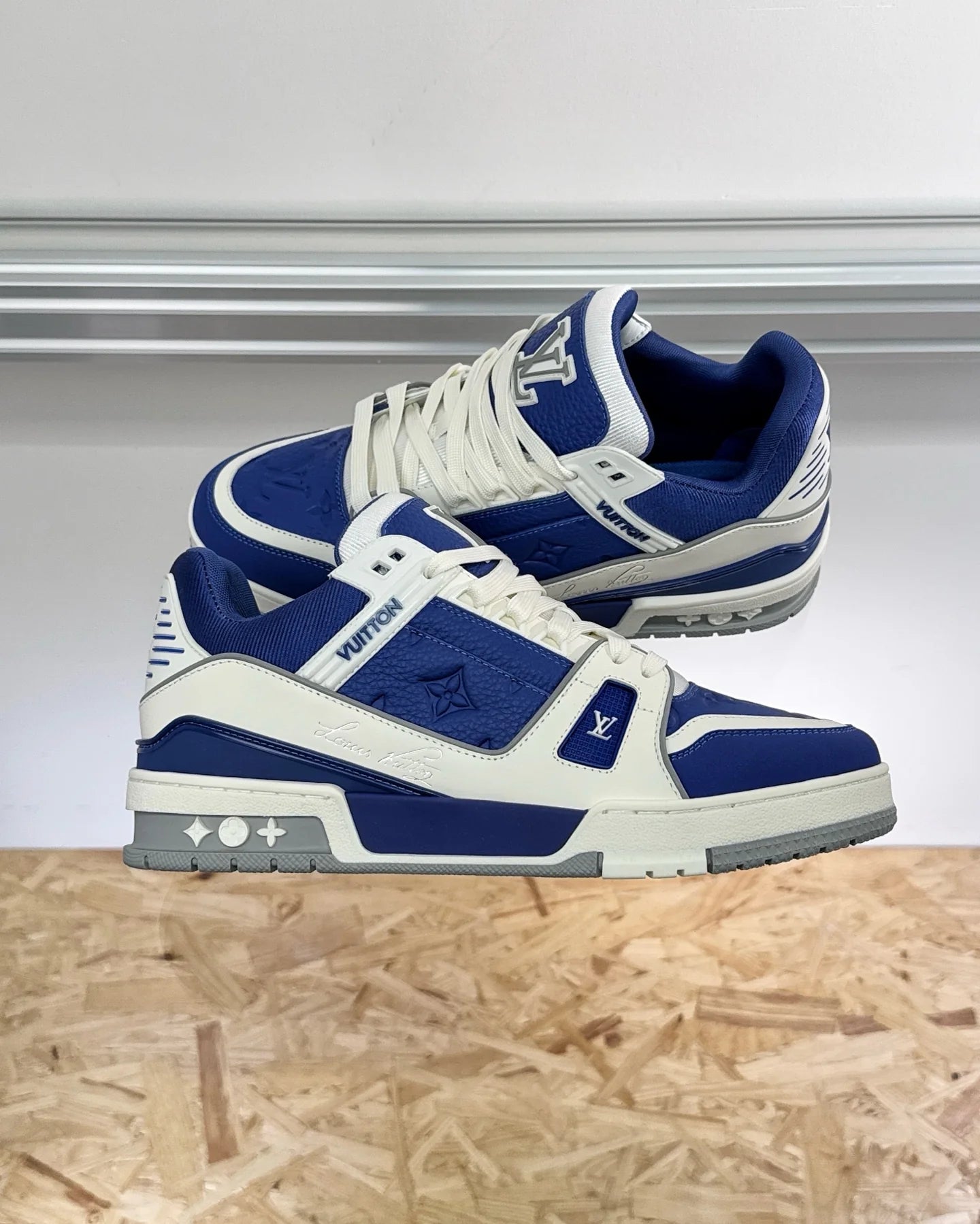 LV SNEAKER