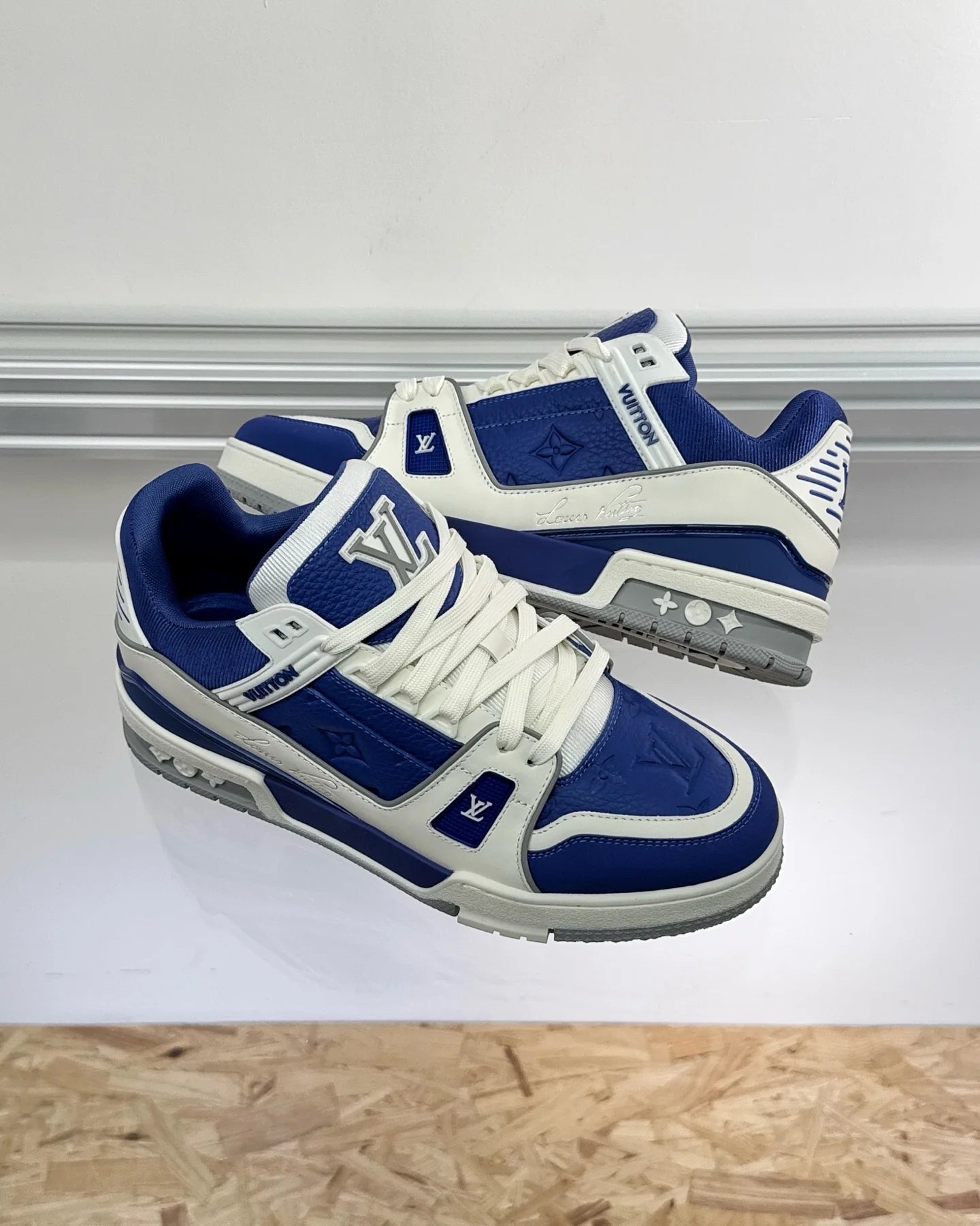 LV SNEAKER