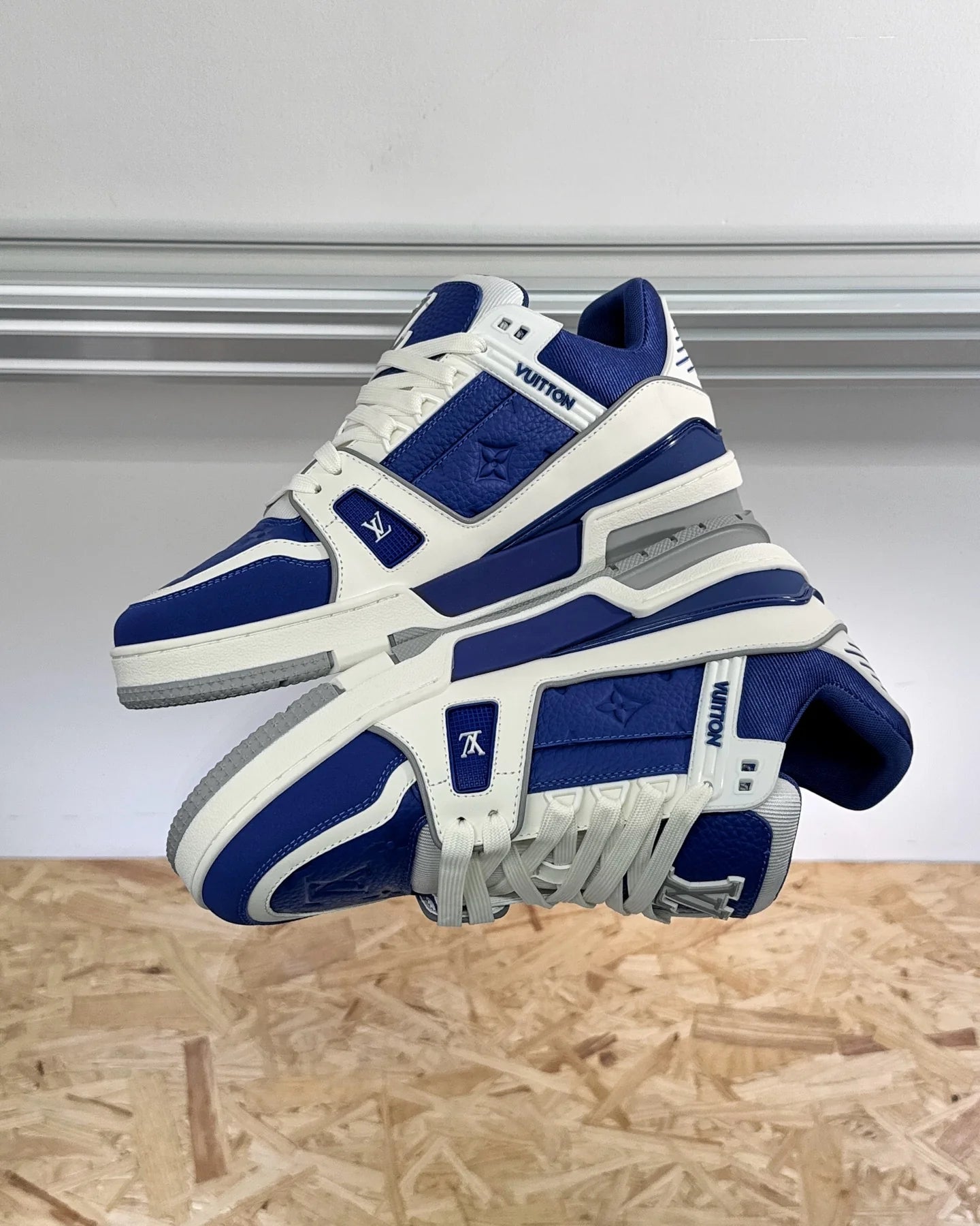 LV SNEAKER