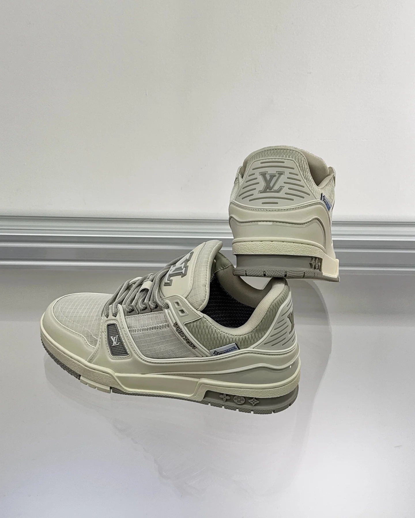 LV SNEAKER