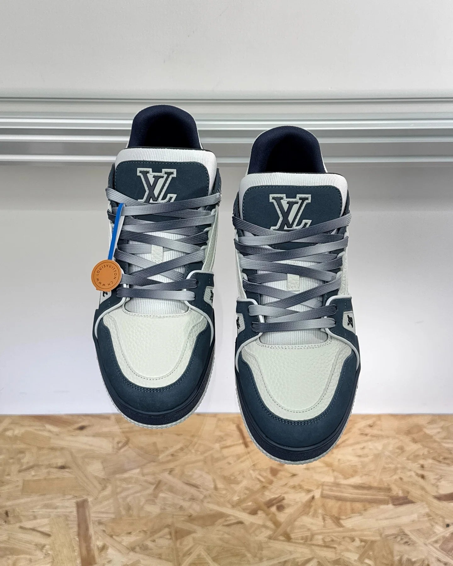 LV SNEAKER