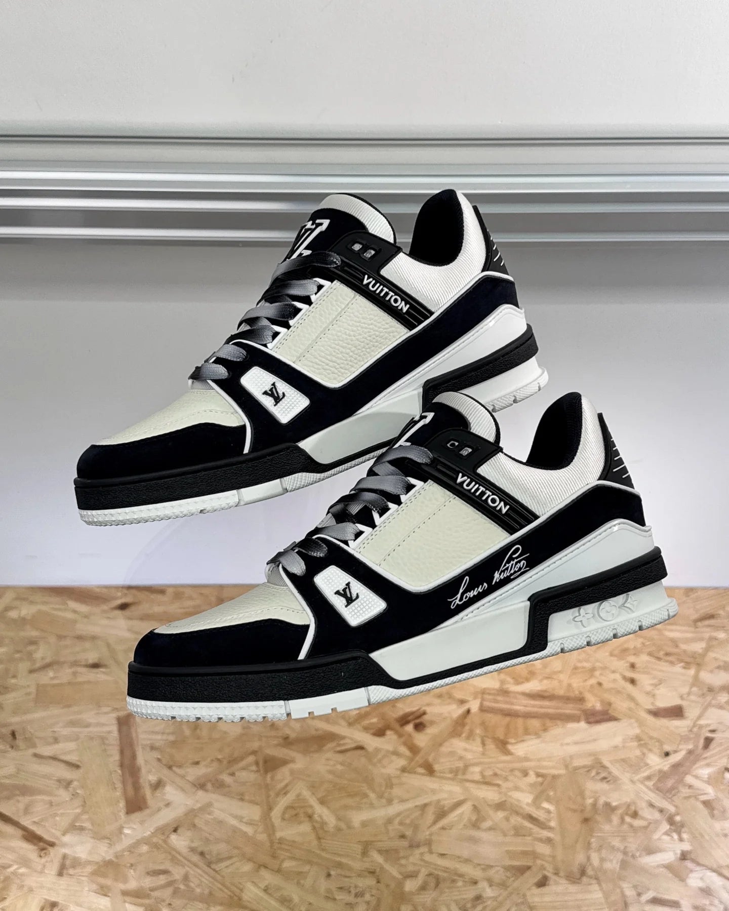 LV SNEAKER