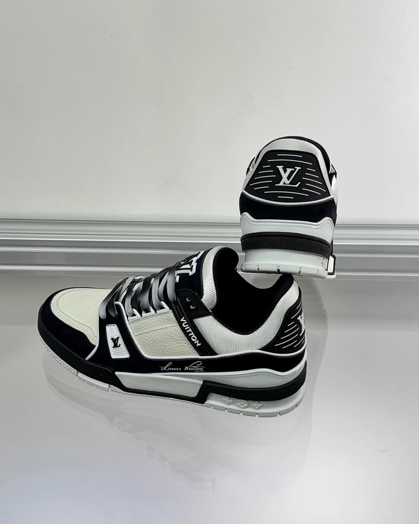 LV SNEAKER