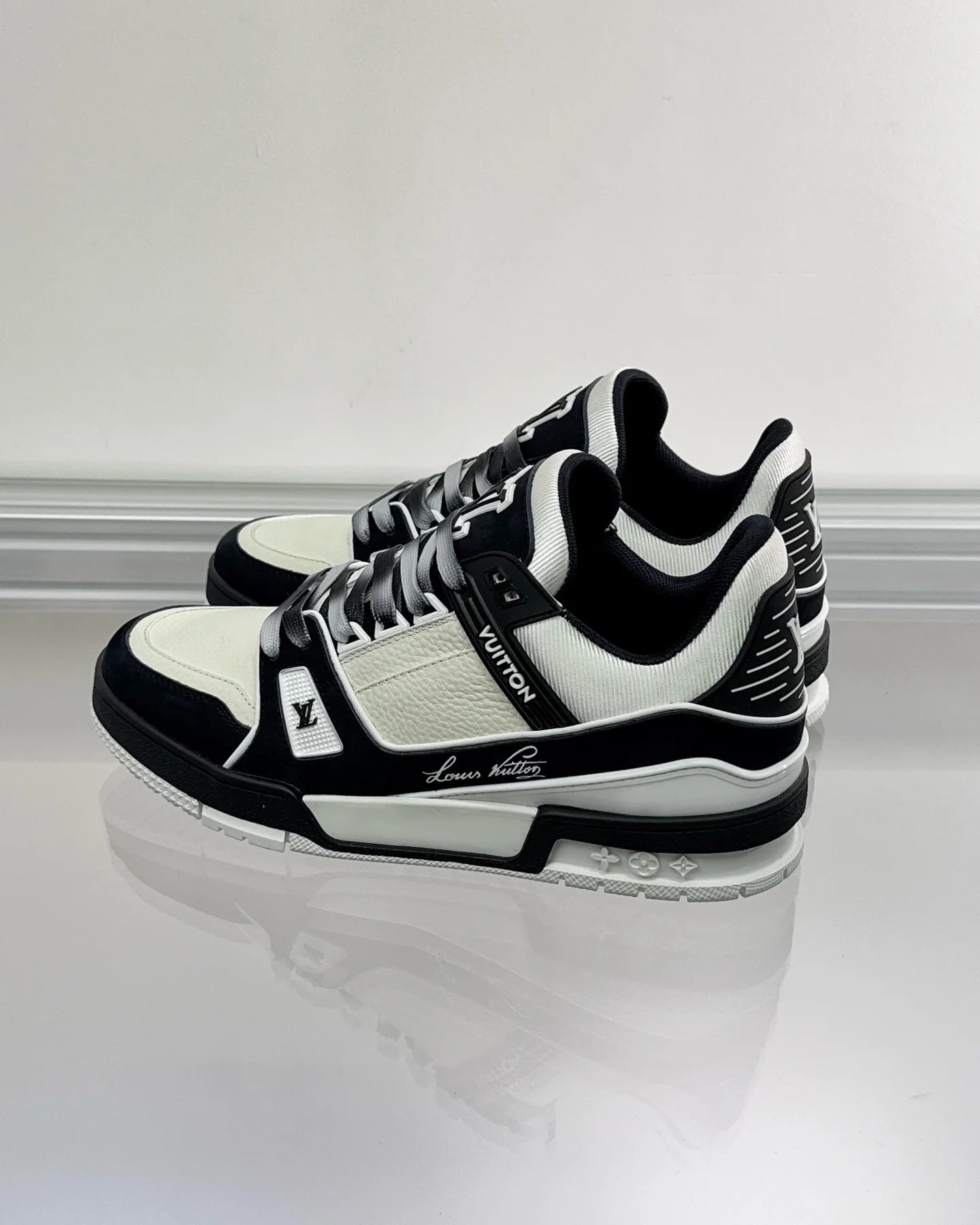 LV SNEAKER