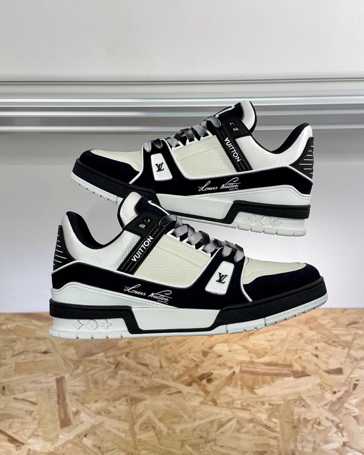 LV SNEAKER