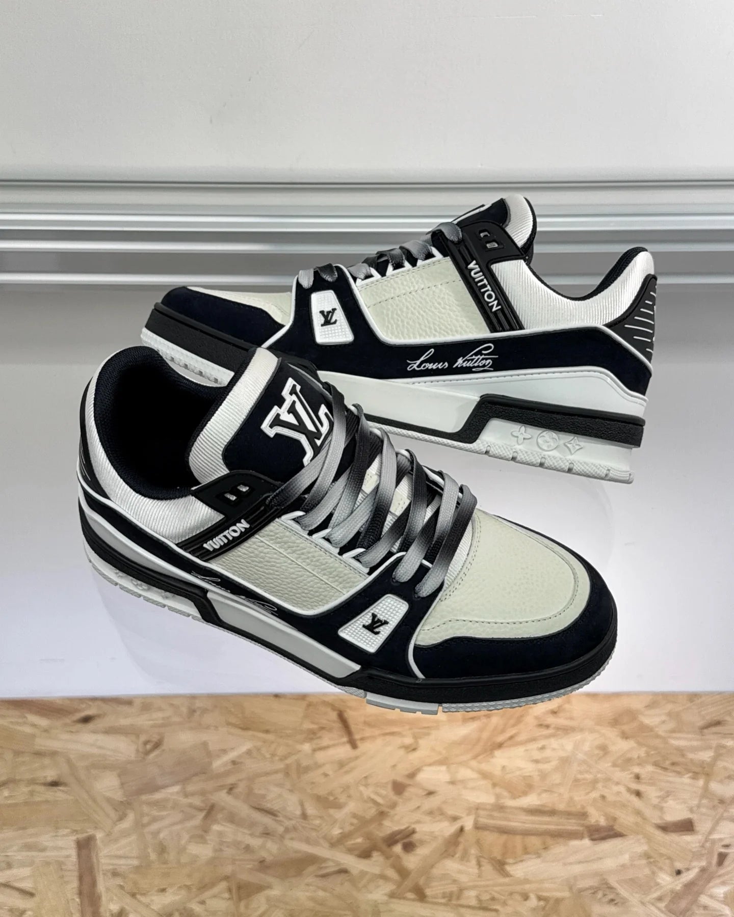 LV SNEAKER