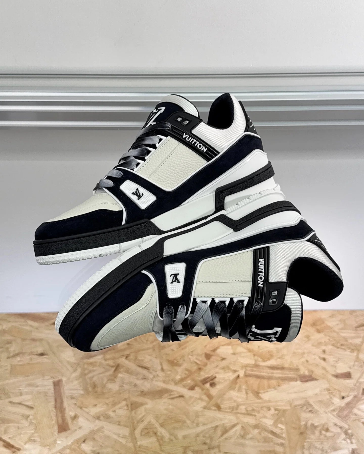 LV SNEAKER