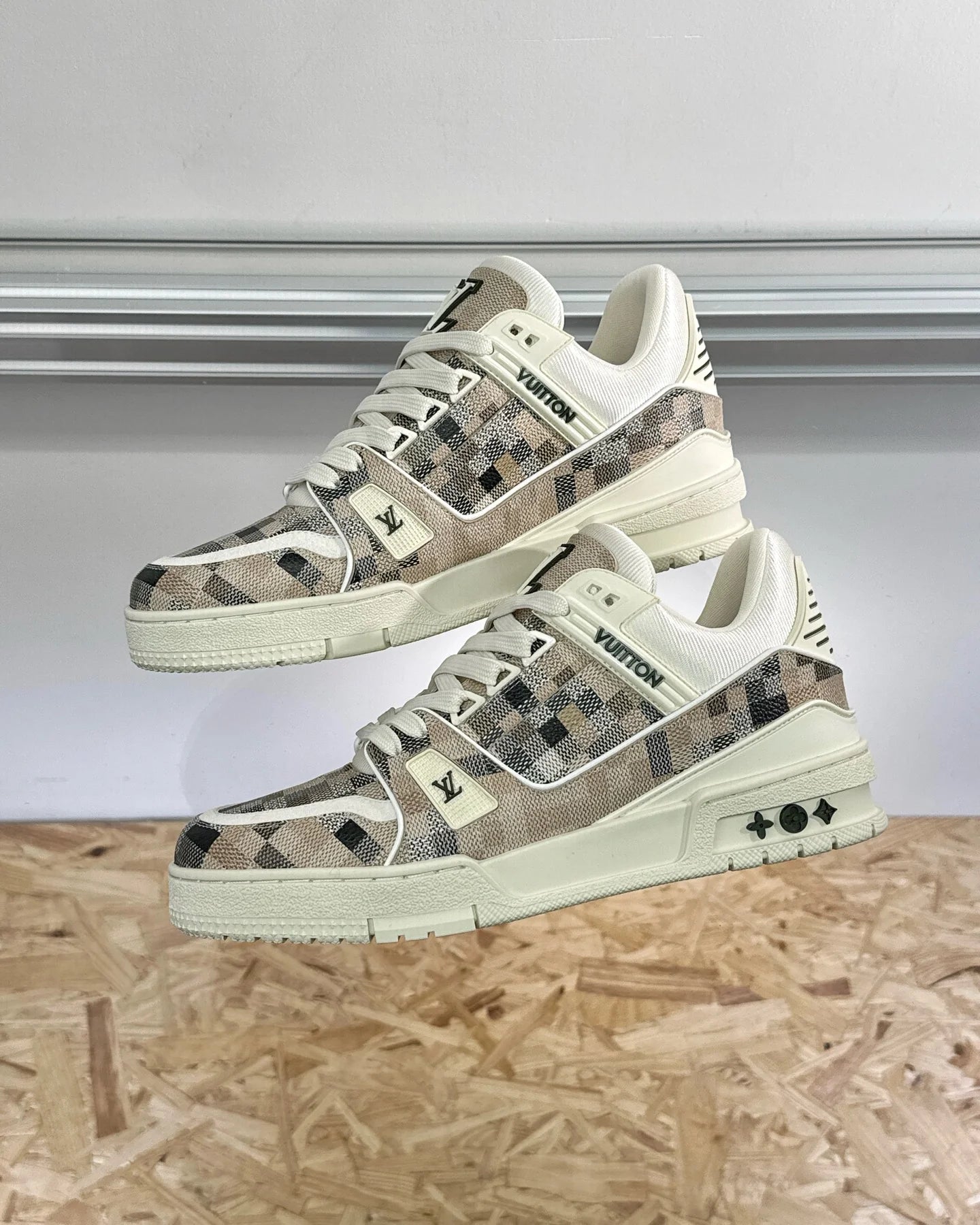 LV SNEAKER