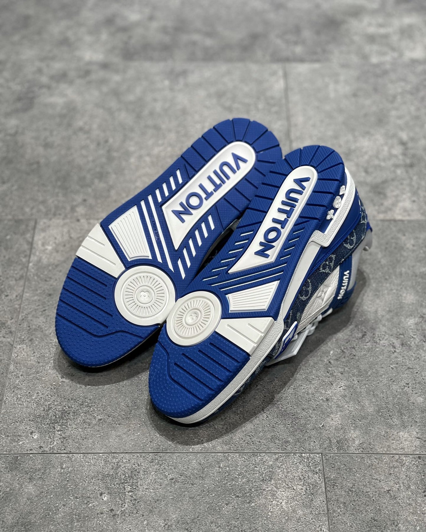 LV SNEAKER