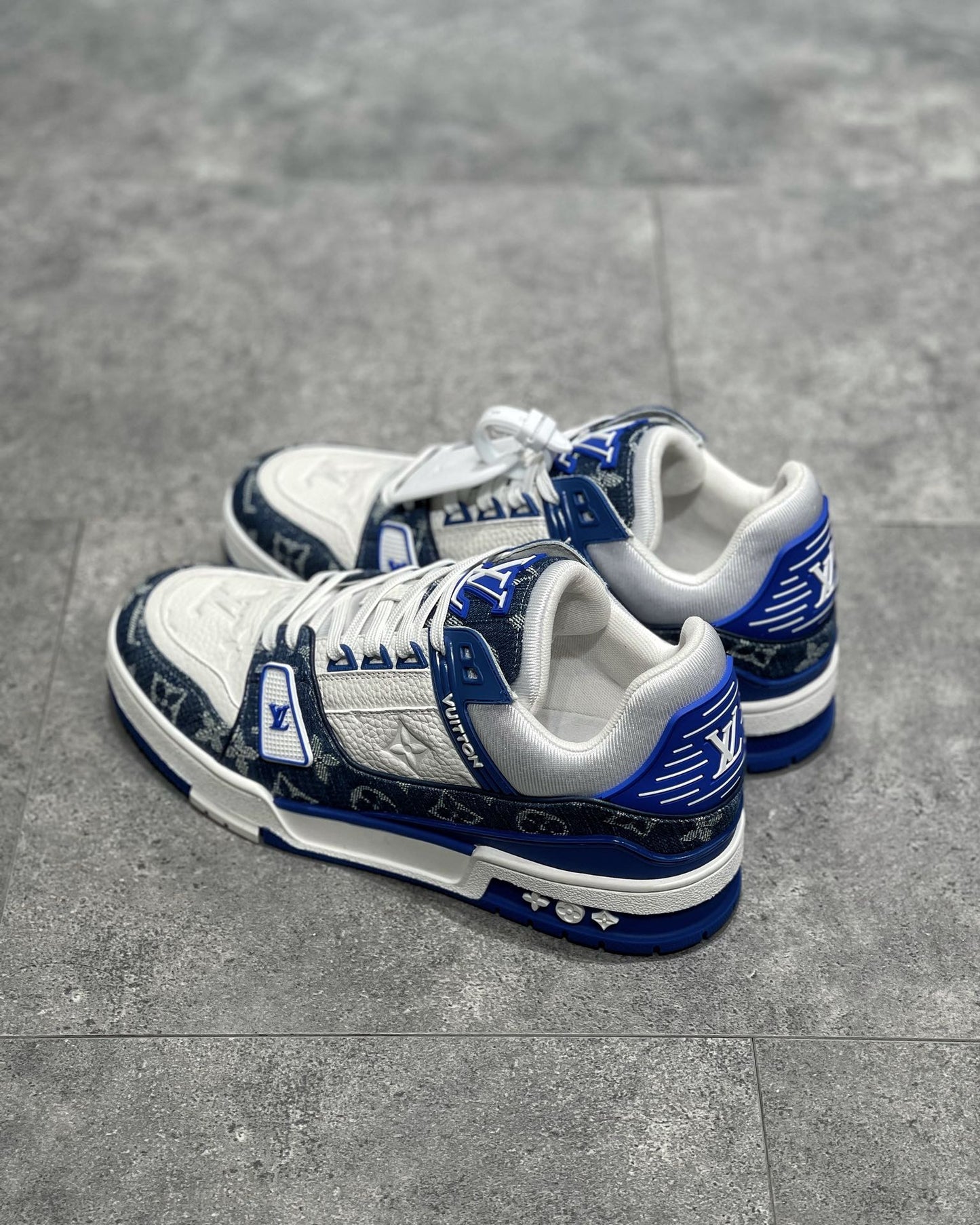 LV SNEAKER