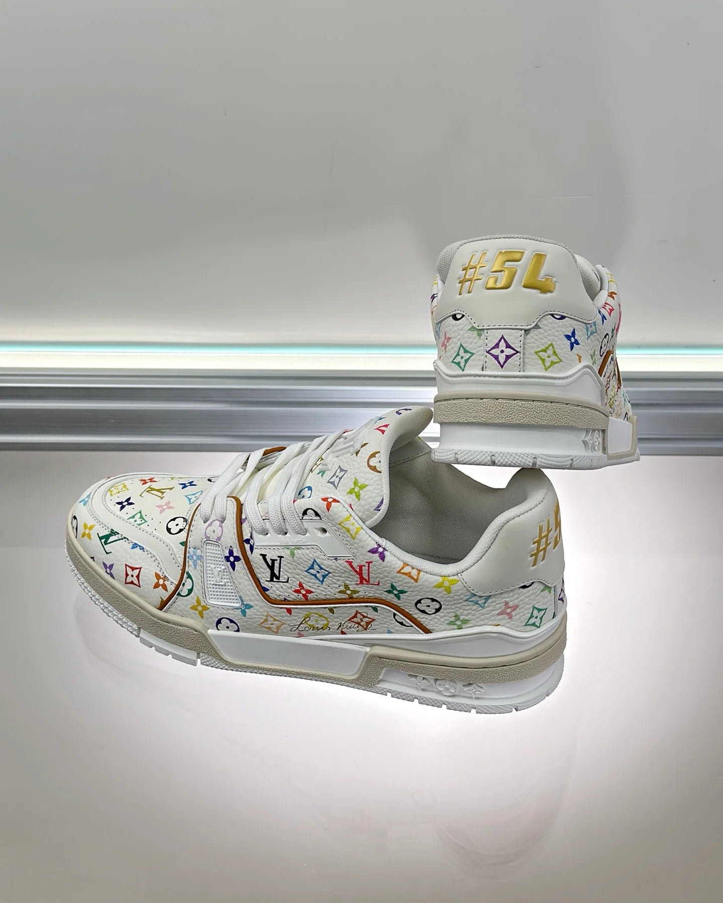 LV SNEAKER