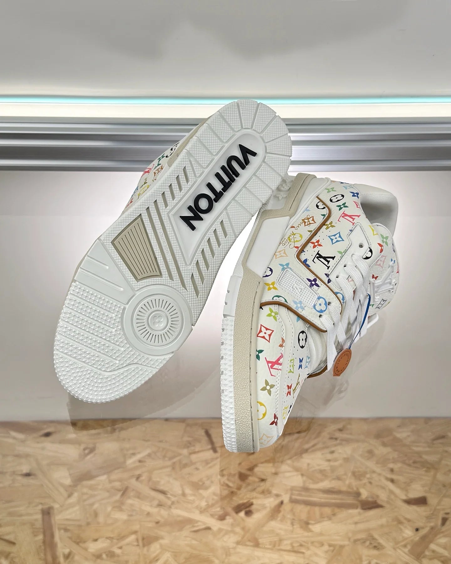 LV SNEAKER