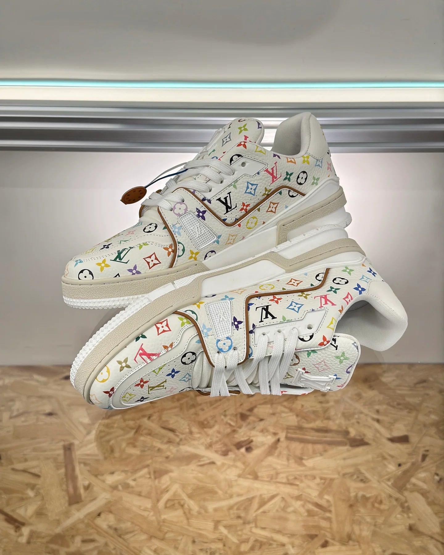 LV SNEAKER