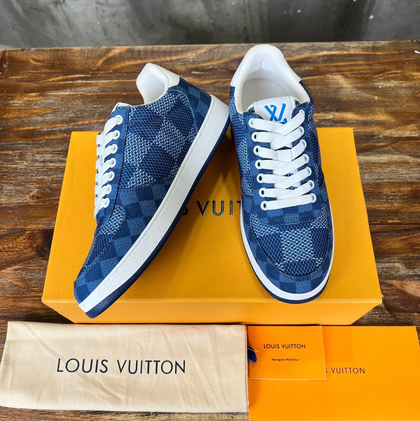 LV SNEAKER