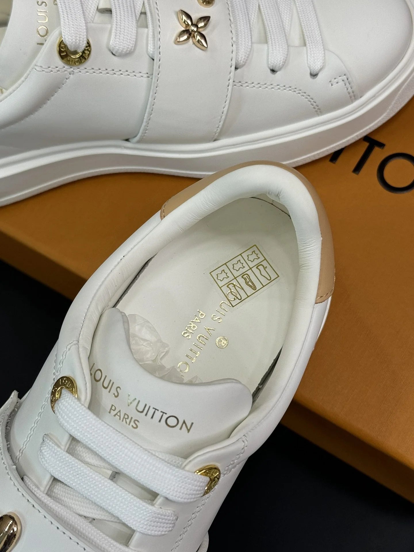 LV SNEAKER