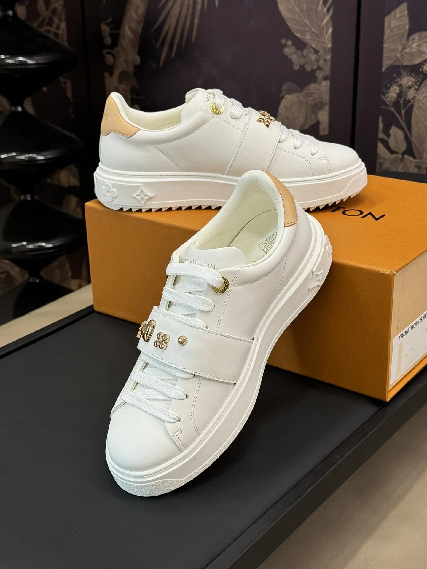 LV SNEAKER