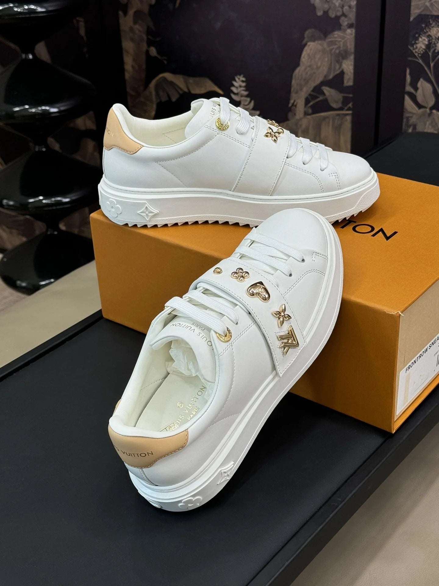 LV SNEAKER