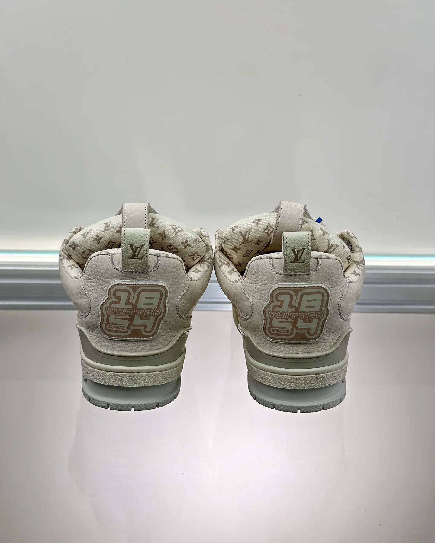 LV SNEAKER