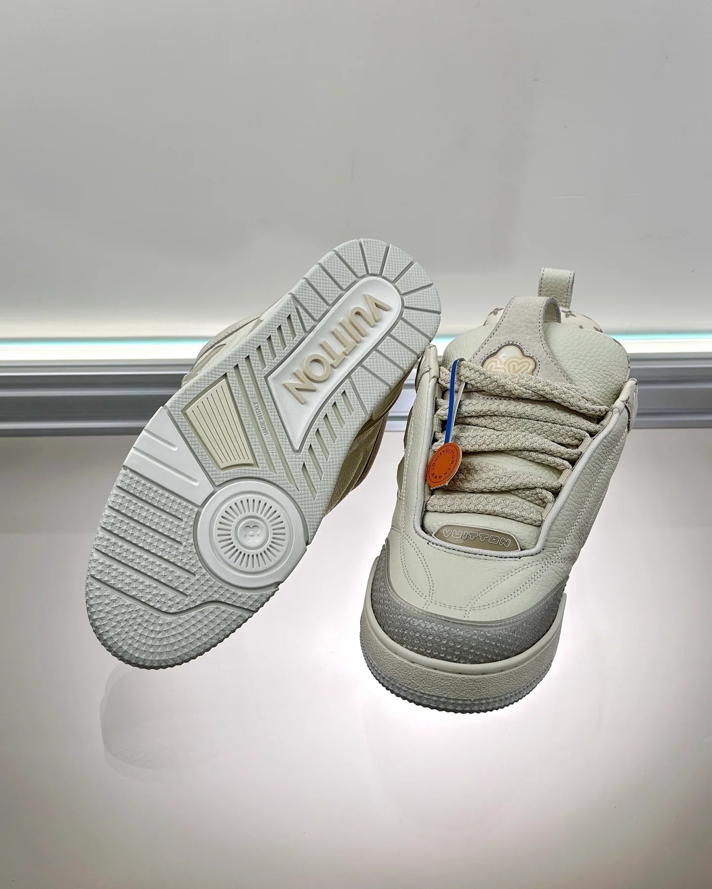 LV SNEAKER