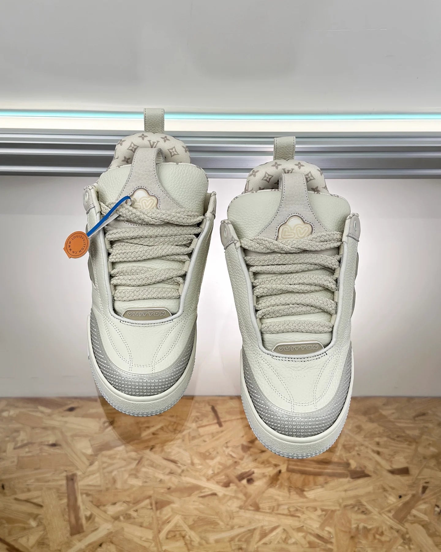 LV SNEAKER