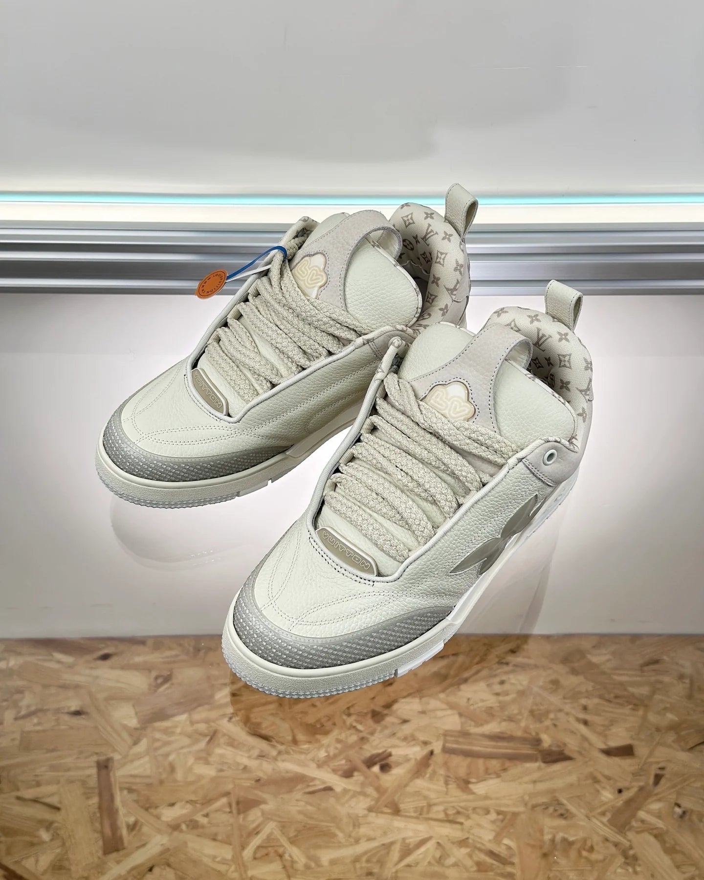 LV SNEAKER