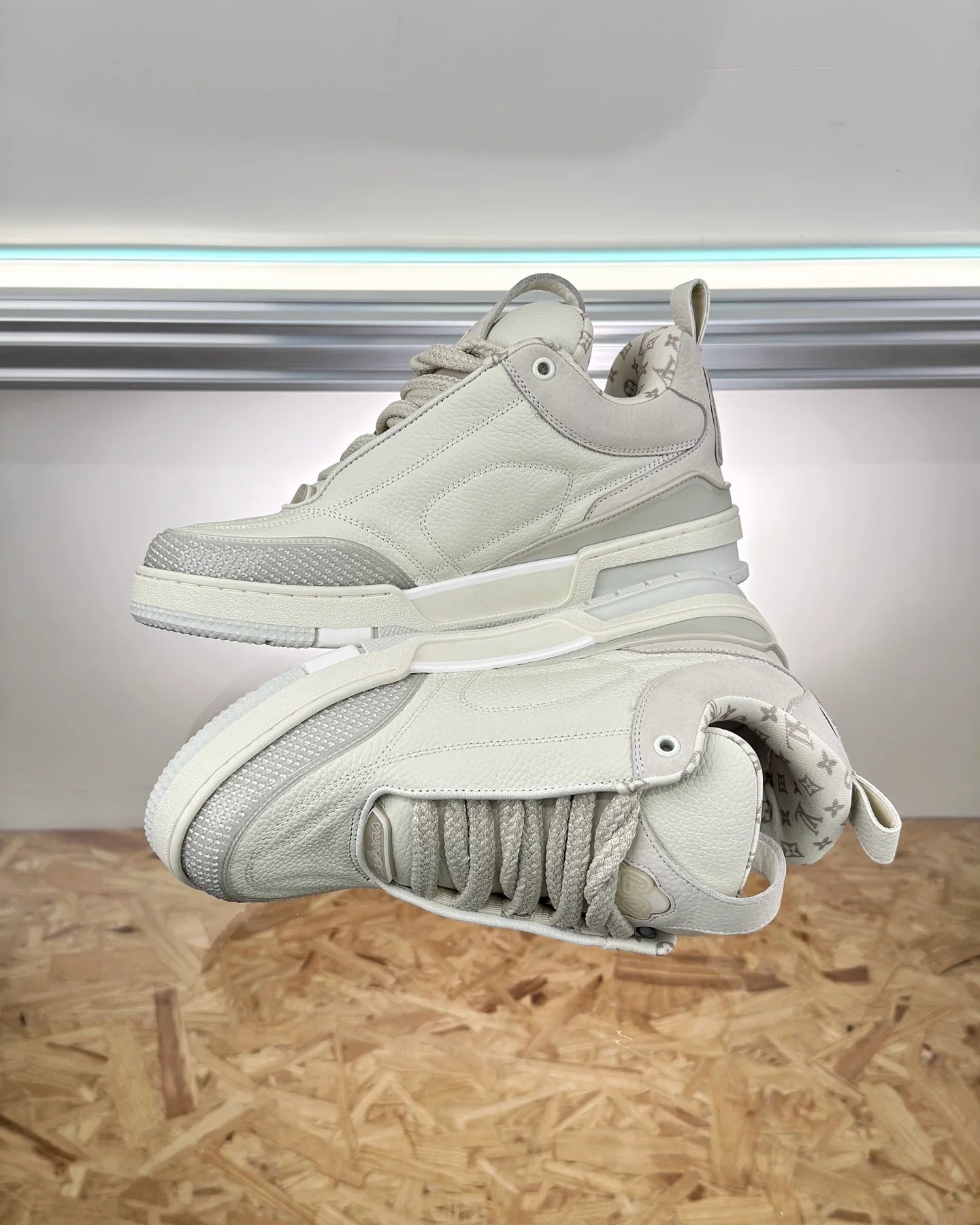 LV SNEAKER