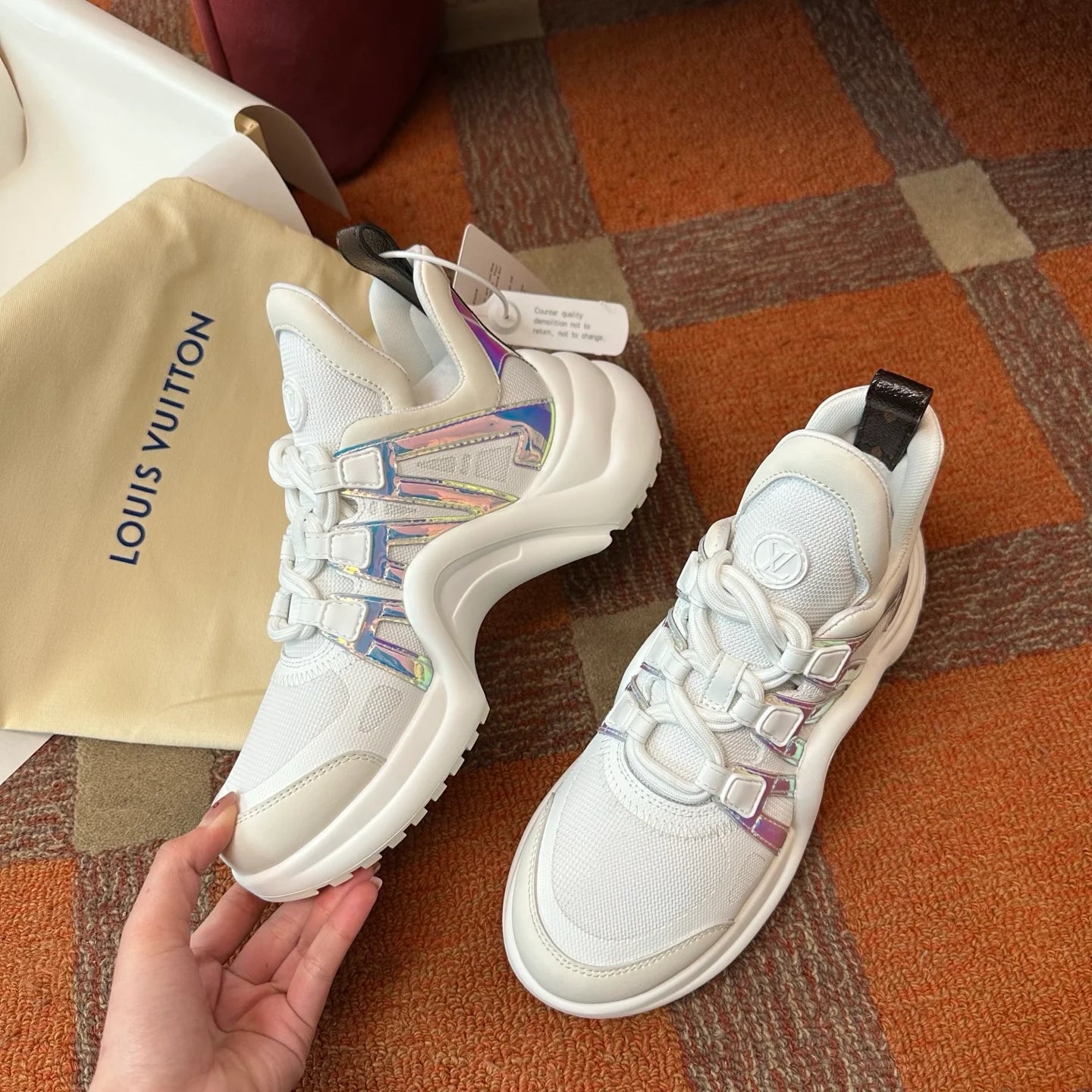 LV SNEAKER