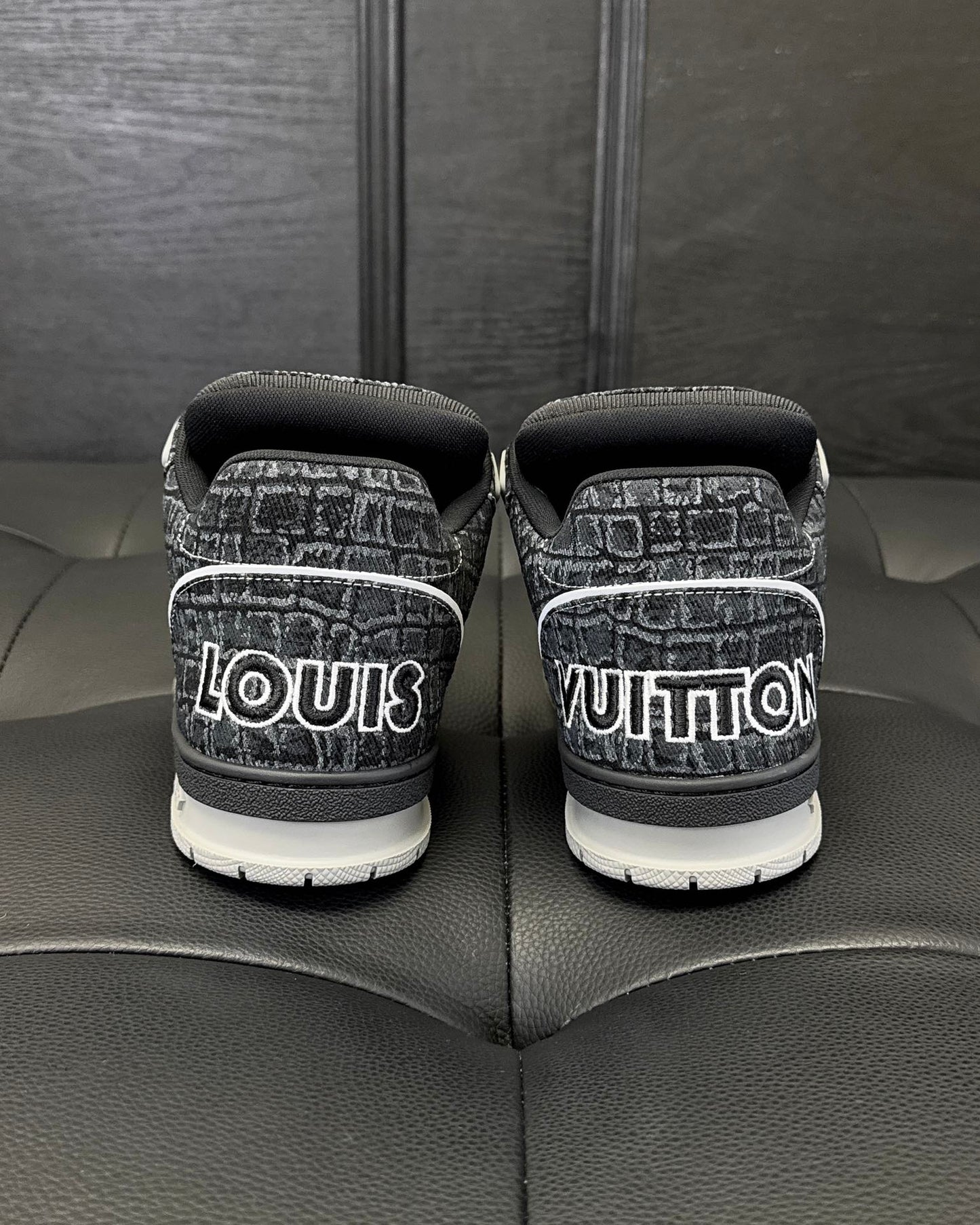 LV SNEAKER