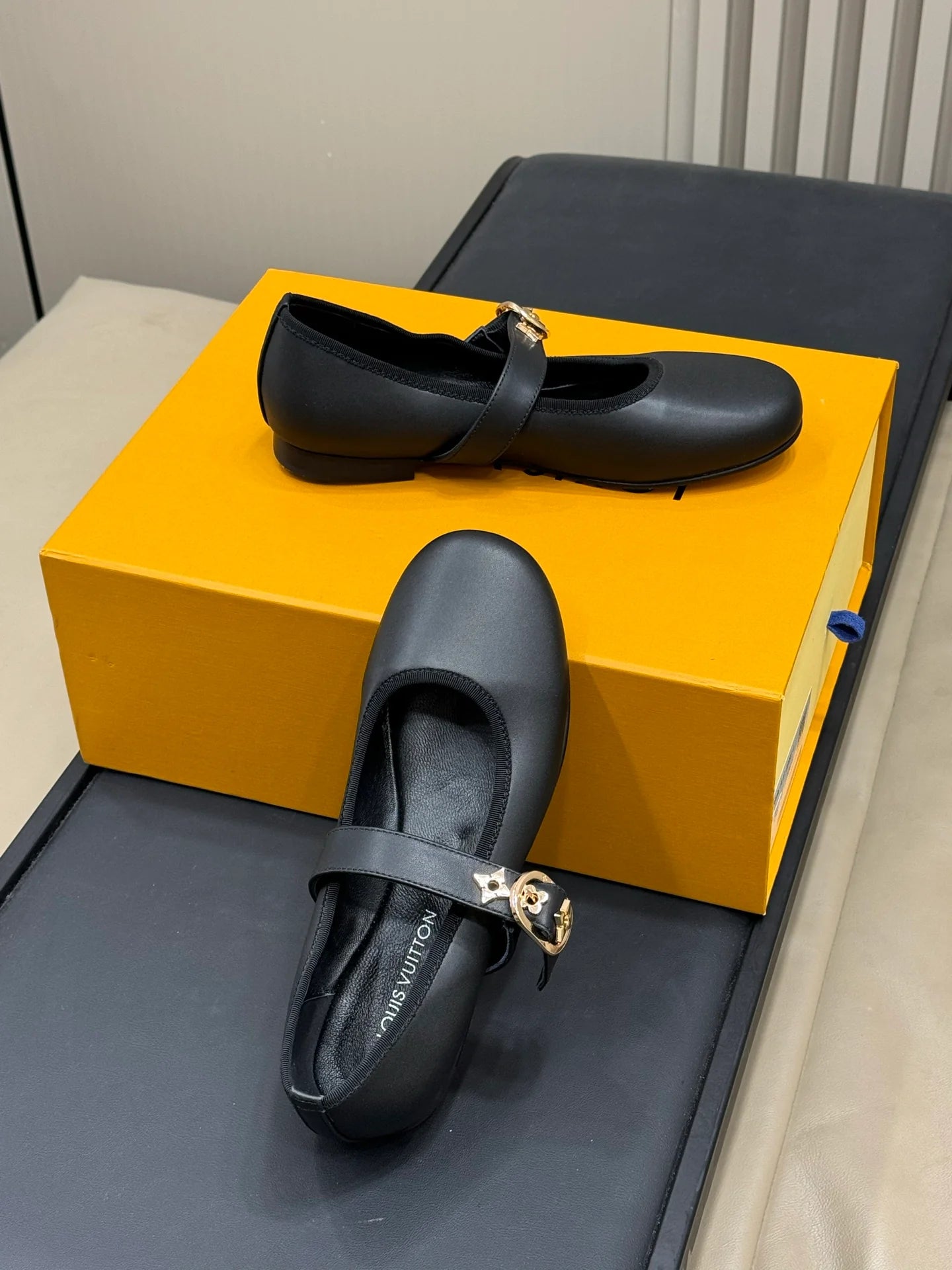 LV SNEAKER