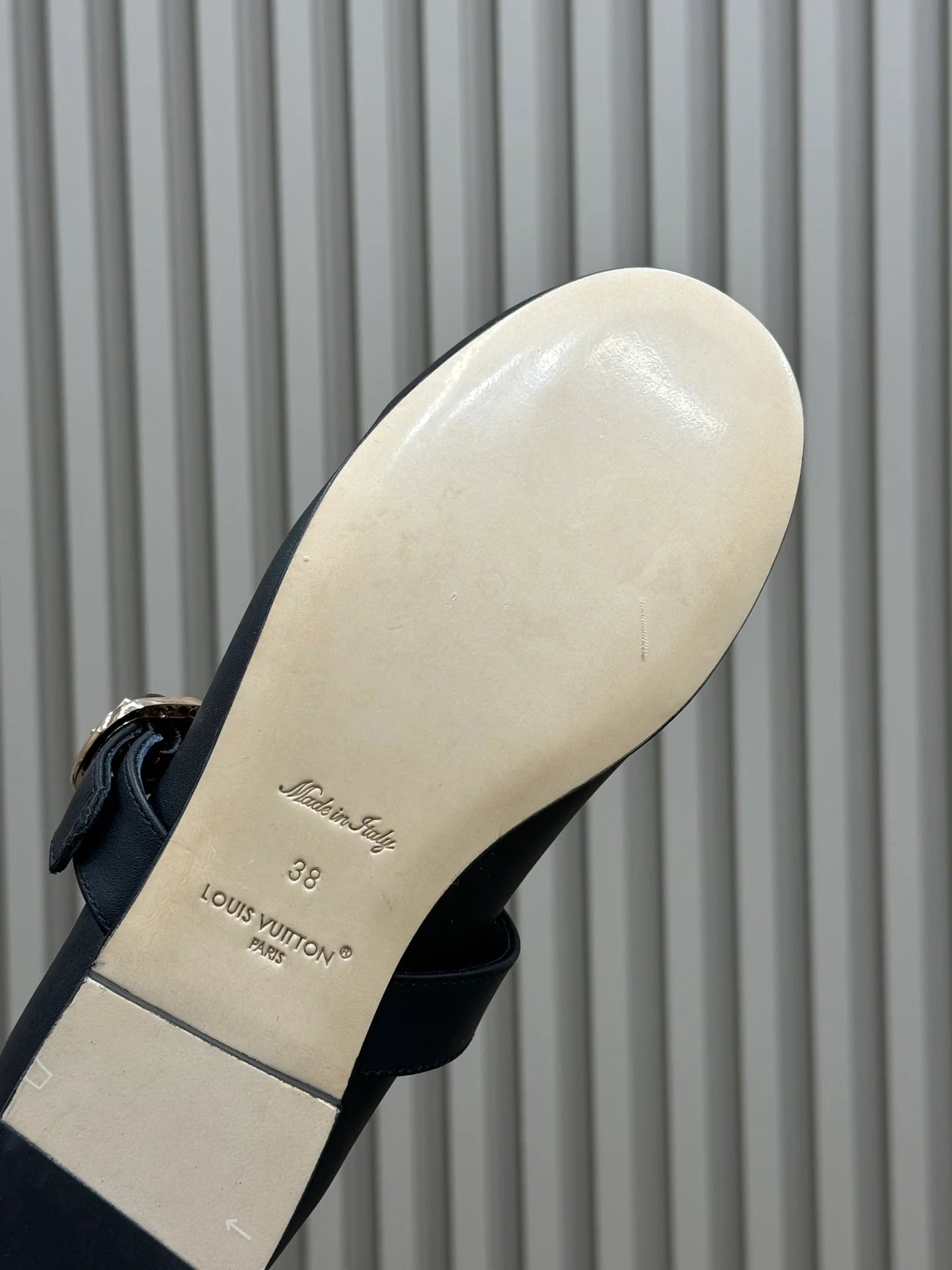 LV SNEAKER